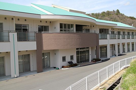 モダンな外観の建物