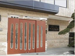 エントランスの門と植物