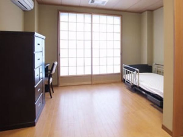 落ち着いた色の居室