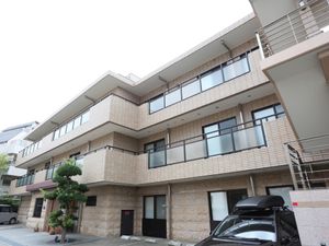 モダンな建物の外観