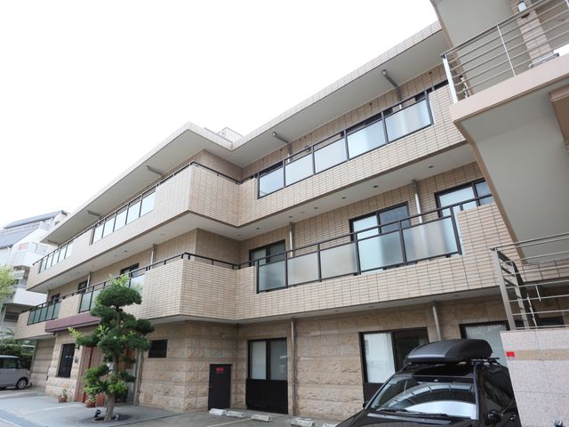 モダンな建物の外観 外観 清潔感のある外観が印象的な建物です。こちらでの勤務は充実した日々をお過ごしいただけるでしょう。