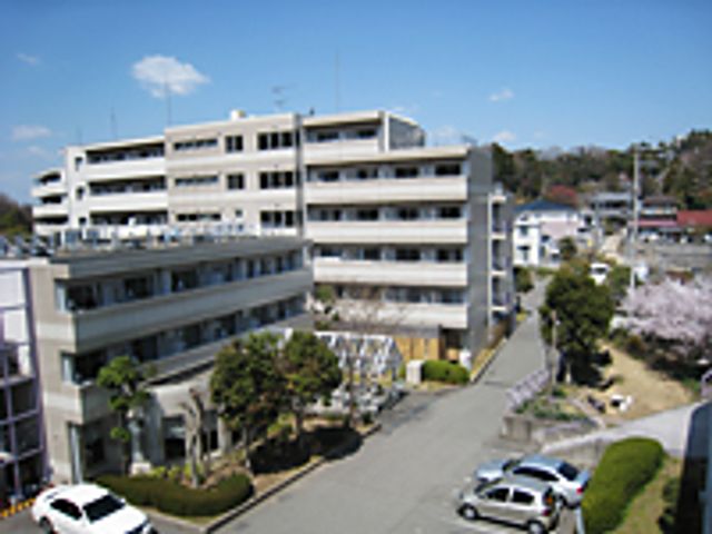 明るい外観の居宅 外観 開放感のある外観で、落ち着いた環境の中で生活いただけます。安らぎを感じつつ、新たな日々をお過ごしいただける空間です。