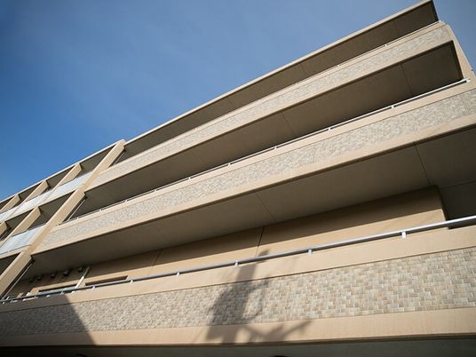 モダンな建物の外観