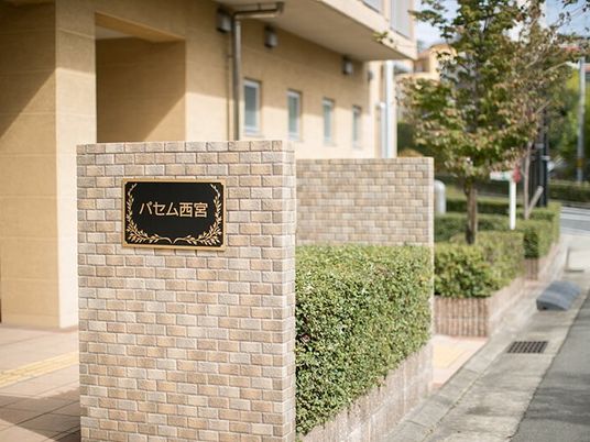 エントランスの看板