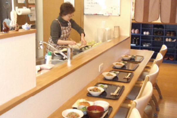 料理が並ぶキッチン