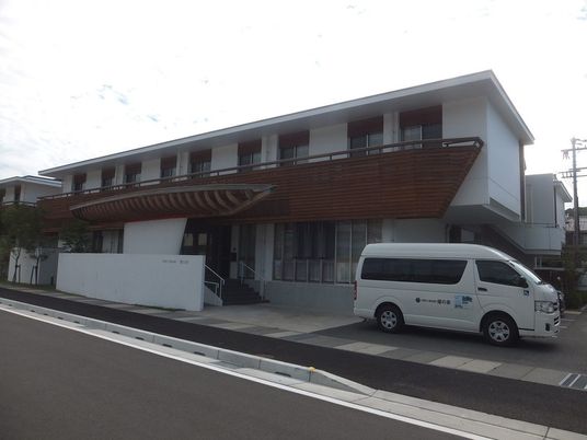 モダンな外観の建物  
