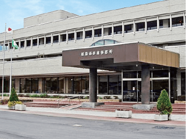 広々とした建物外観 外観 広々とした建物の外観は、訪れる人に安心感を与えます。