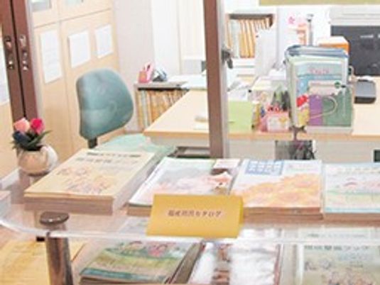 掲示物のある受付周辺  