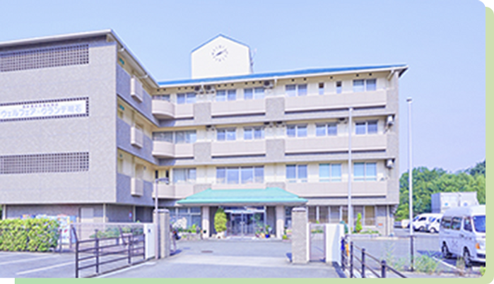 緑豊かな建物外観