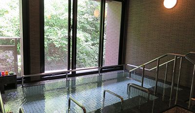 明るい浴室の空間