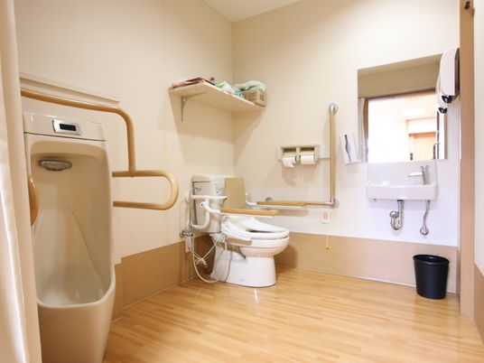 バリアフリー設計のトイレ