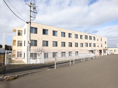 広々とした建物の外観