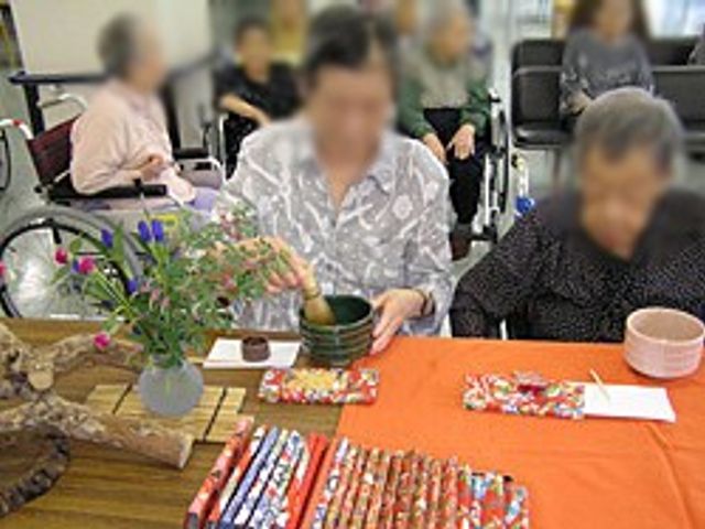 和やかな交流の場 多目的室 リラックスした雰囲気でイベントを楽しめるスペースです。和やかな交流が広がります。