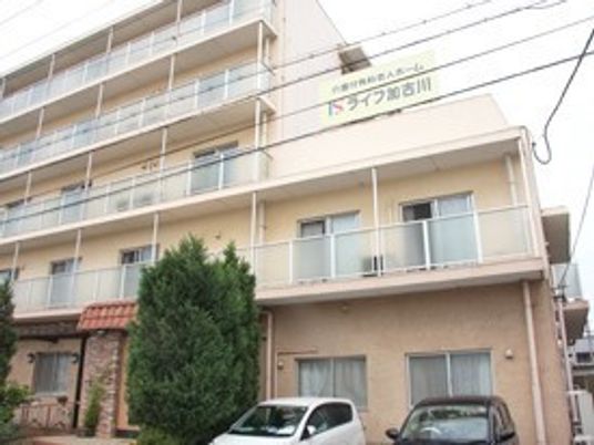 施設の外観ビル