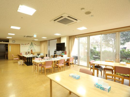 共用スペースの明るい風景
