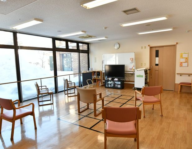 明るい共有スペース リビング 広いスペースを確保した明るい共有スペースです。ここでゆっくりとくつろげます。