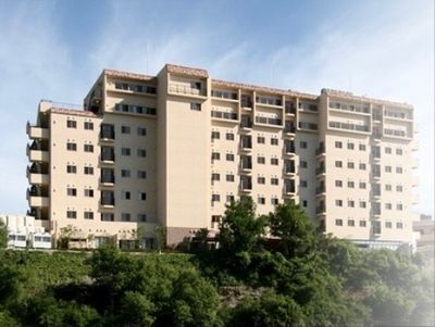 大きな建物の外観