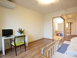 ゆったり居室と清潔な洗面所