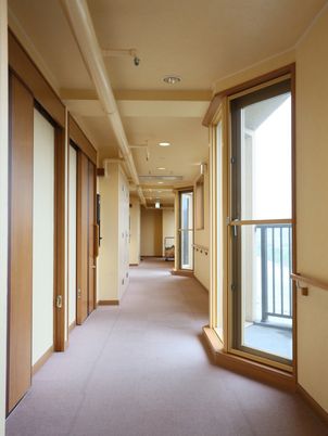 明るい安全な廊下