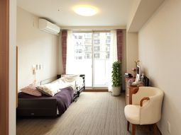 明るい居室の一角