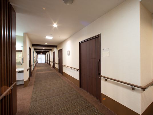 広々とした清潔な廊下