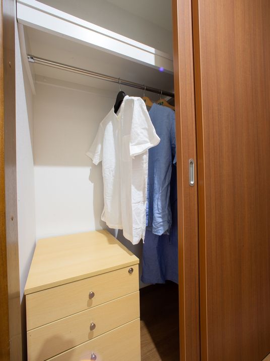 整理された居室のクローゼット