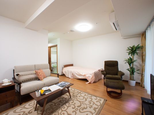 広々とした明るい居室