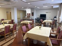 明るいダイニングテーブルセット