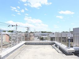 都市の空と建物