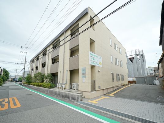 多階層建物の外観