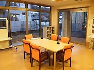 オレンジチェアのダイニング