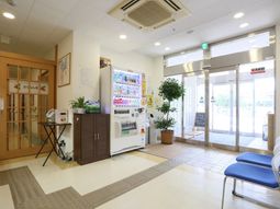 明るいエントランスの様子