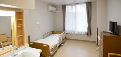 明るい個室の居室