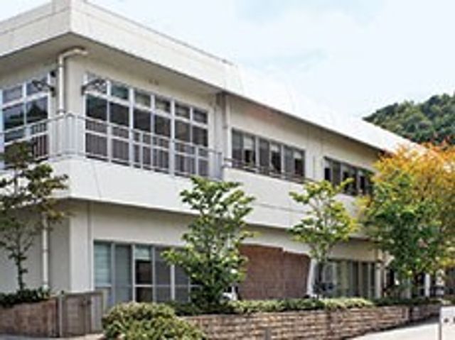 明るく広々とした外観