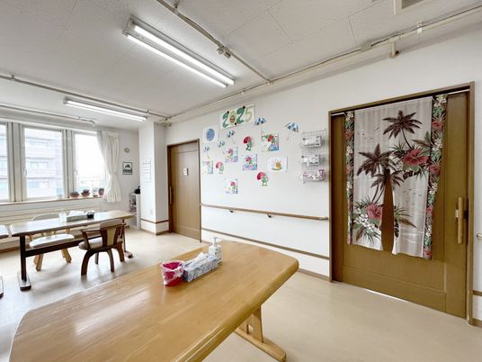 飾りのある室内リビング