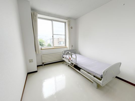 シンプルな空間の居室