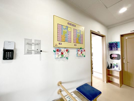 廊下の壁の掲示物