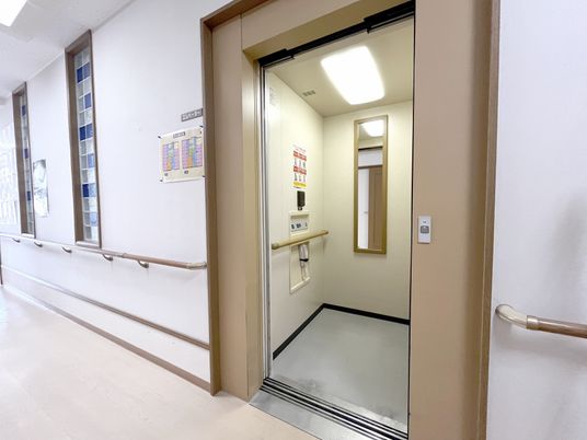 開放されたエレベーター