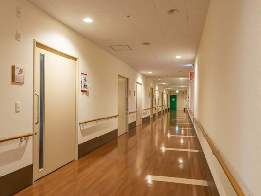 手すりのある廊下