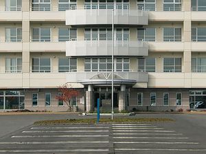 落ち着いた建物の外観