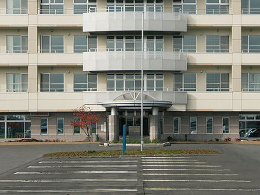 落ち着いた建物の外観
