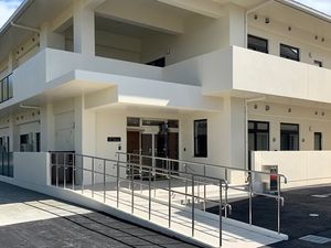 バリアフリーな建物外観  