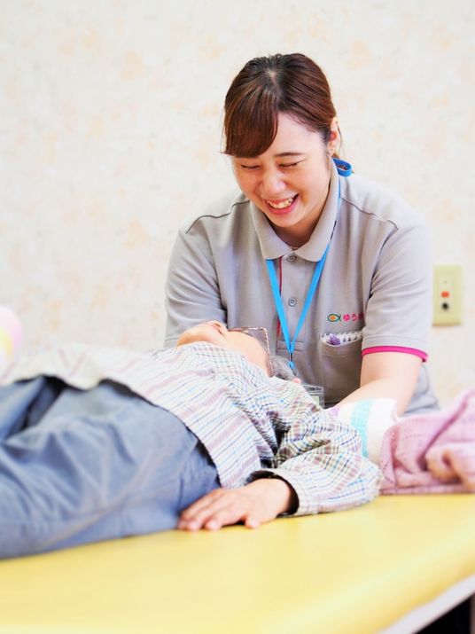 笑顔で寄り添うスタッフ