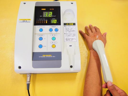 使用者の手の治療機器