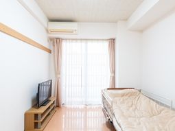 介護用ベッドのある居室