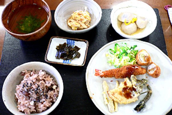 おいしい食事のダイニング