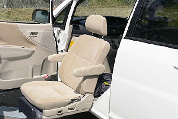 シートが外向きの車