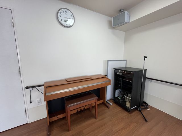 音楽機材のある部屋 多目的室 楽器のある多目的室です。音楽を楽しむ設備が整っています。