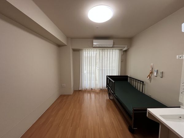 光が差し込む居室