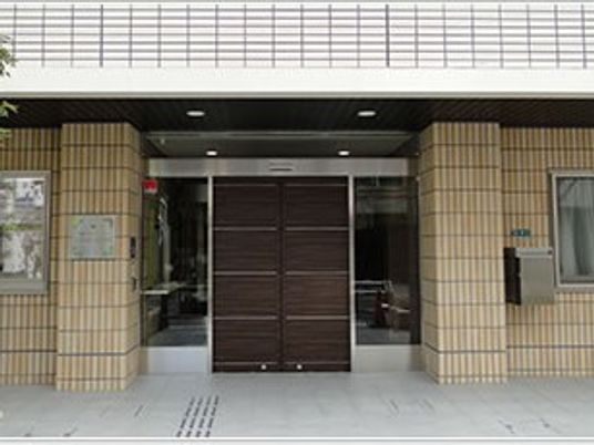 エントランス正面  